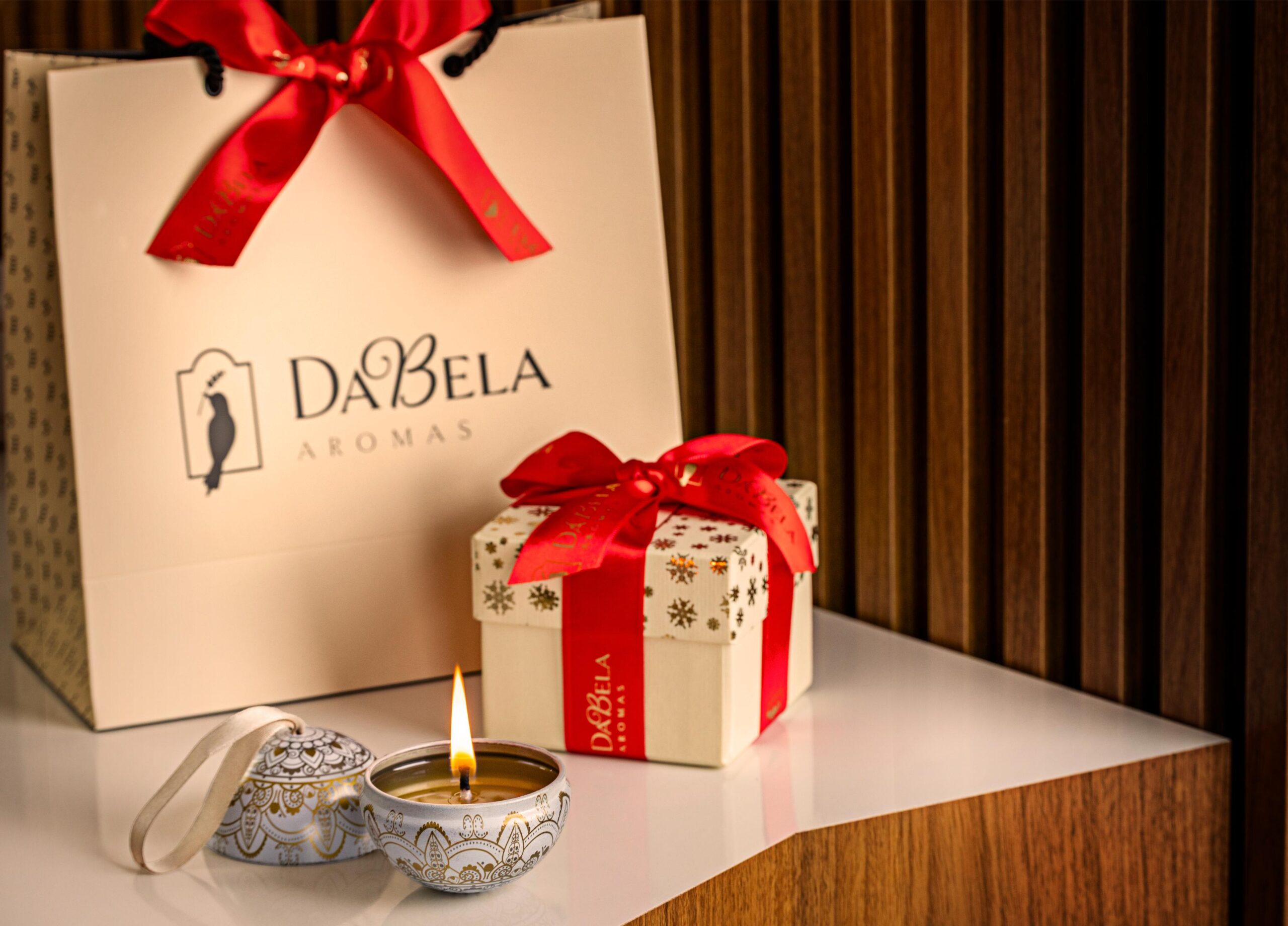 Vela Aromática Christmas Morning (Bola Dourada)